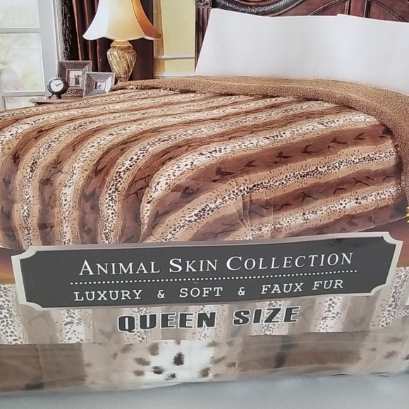 Queen Size Ultra Thick Soft Faux Fur Blanket Throw 3 Piece Set - Picture 4 of 8